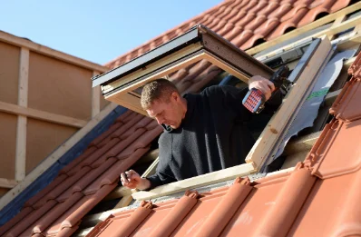 Pose de fenêtres de toit Velux à Hiis